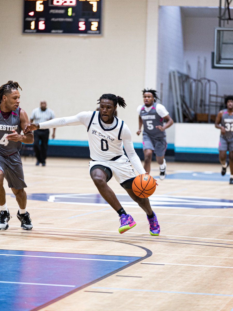 G0LD3NCh1LD22's tweet image. 6’0 Combo Guard 2024 Robert “Q” Johnson is an underrated prospect. Burly build with good defensive awareness and ability to hit shots from the perimeter. MZPA Regional #StackGoodDays @MZPAHoops