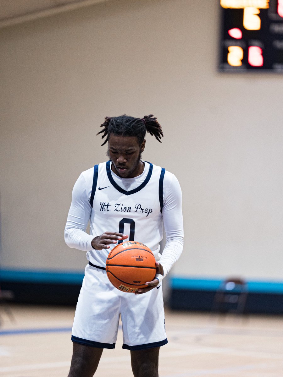 G0LD3NCh1LD22's tweet image. 6’0 Combo Guard 2024 Robert “Q” Johnson is an underrated prospect. Burly build with good defensive awareness and ability to hit shots from the perimeter. MZPA Regional #StackGoodDays @MZPAHoops