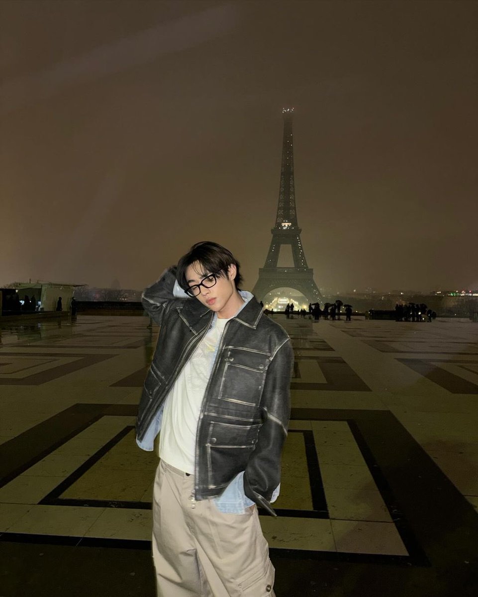 swlovezone's tweet photo. lover boy in the city of love ♥︎ https://t.co/6ESQytYtCf