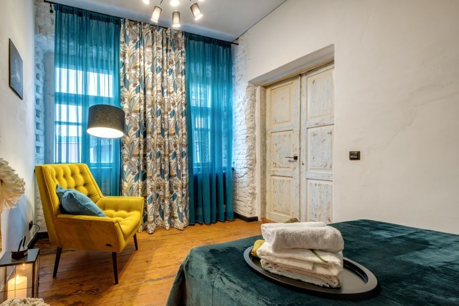 Gharpedia's tweet image. Choosing the right curtain fabrics and poles can be a daunting task, but it's important to get it right so that your curtains function well and look great. Gharpedia brings you  few things to keep in mind before you head to the store. Read gharpedia.com/blog/purchasin….

#curtaintips