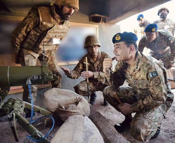 Our Pride COAS will not let the nation down. The man with nerve of steel. 😍

#ISP
 #MissileAttack