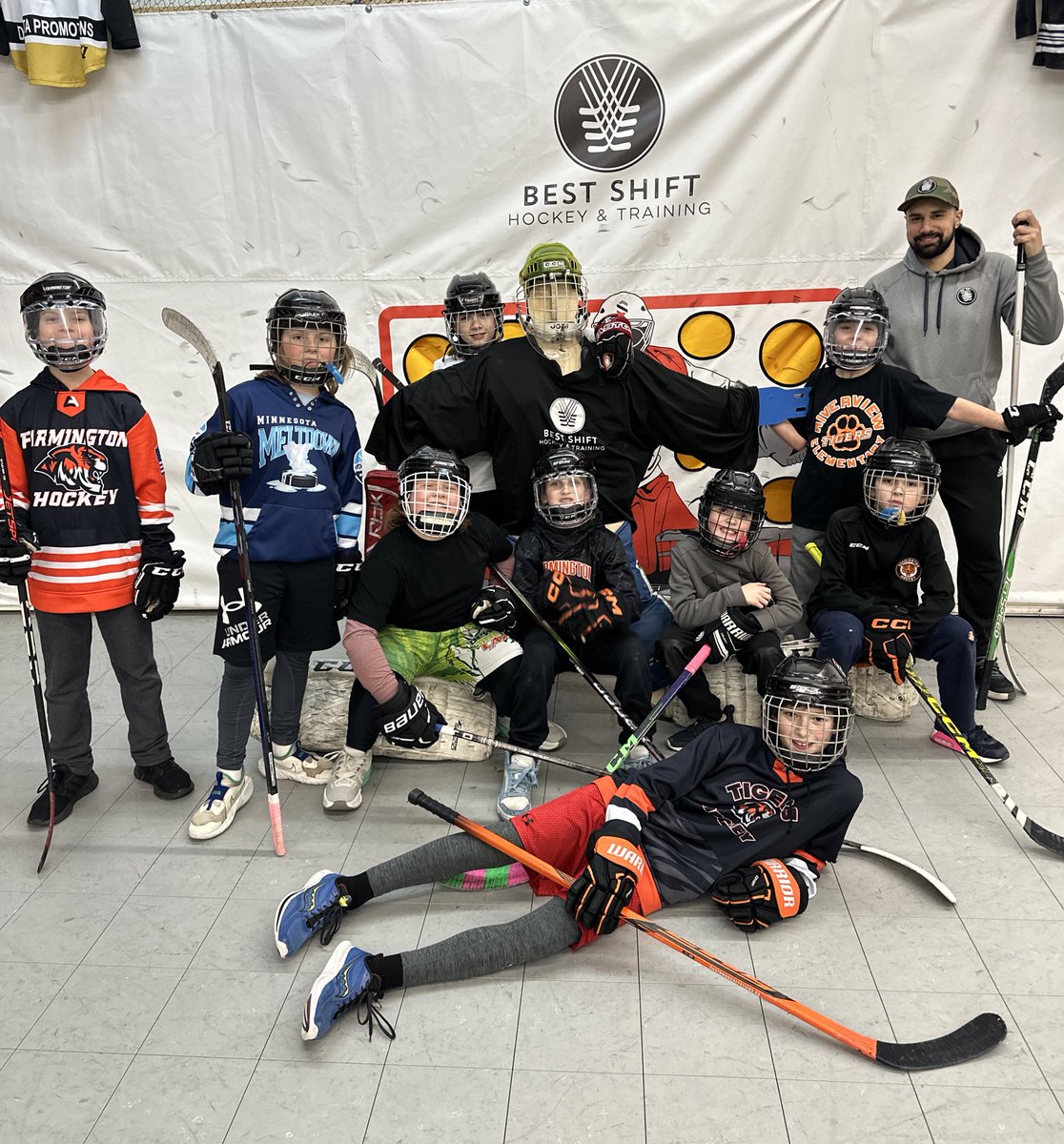 JSchiavo44's tweet photo. Fun session tonight at @BestShiftHockey 🏒🚨 #hockeyskills #hockeycrosstraining #bestshift https://t.co/ZU3a3wPJuG