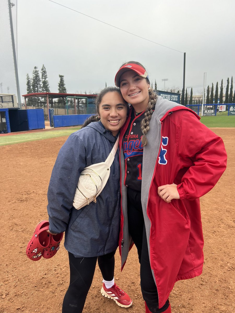 Than you @StacyMayJohnson for an amazing camp Monday. Thank you @Hey_Coach_Bobby for the pitching tips you gave me to help me improve my velo. Looking forward to showing you improvement over this summer. Extra bonus was getting to see Corona Angel Alumni @KeahileleM ❤️💙 #GoDogs