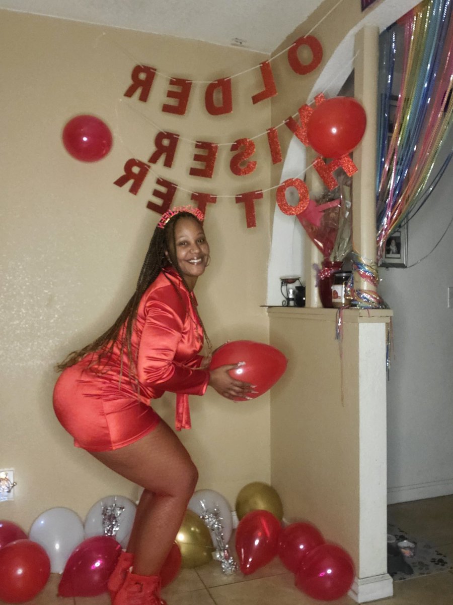 My Lakers won on my Birthday!!! I feel good 🤣 Happy 44th to me!!!