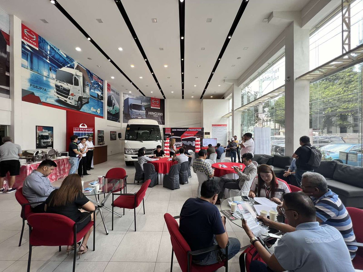 📣 Exciting update at @HinoUNAvenue! Introducing the new Hino Cerito Gen 2 and Hino PUV Class 2-S Wide Body 🎉 Proudly advancing our mission for better public transportation in 🇵🇭! #YanAngHino #LatestNews #HinoMotorsPhilippines