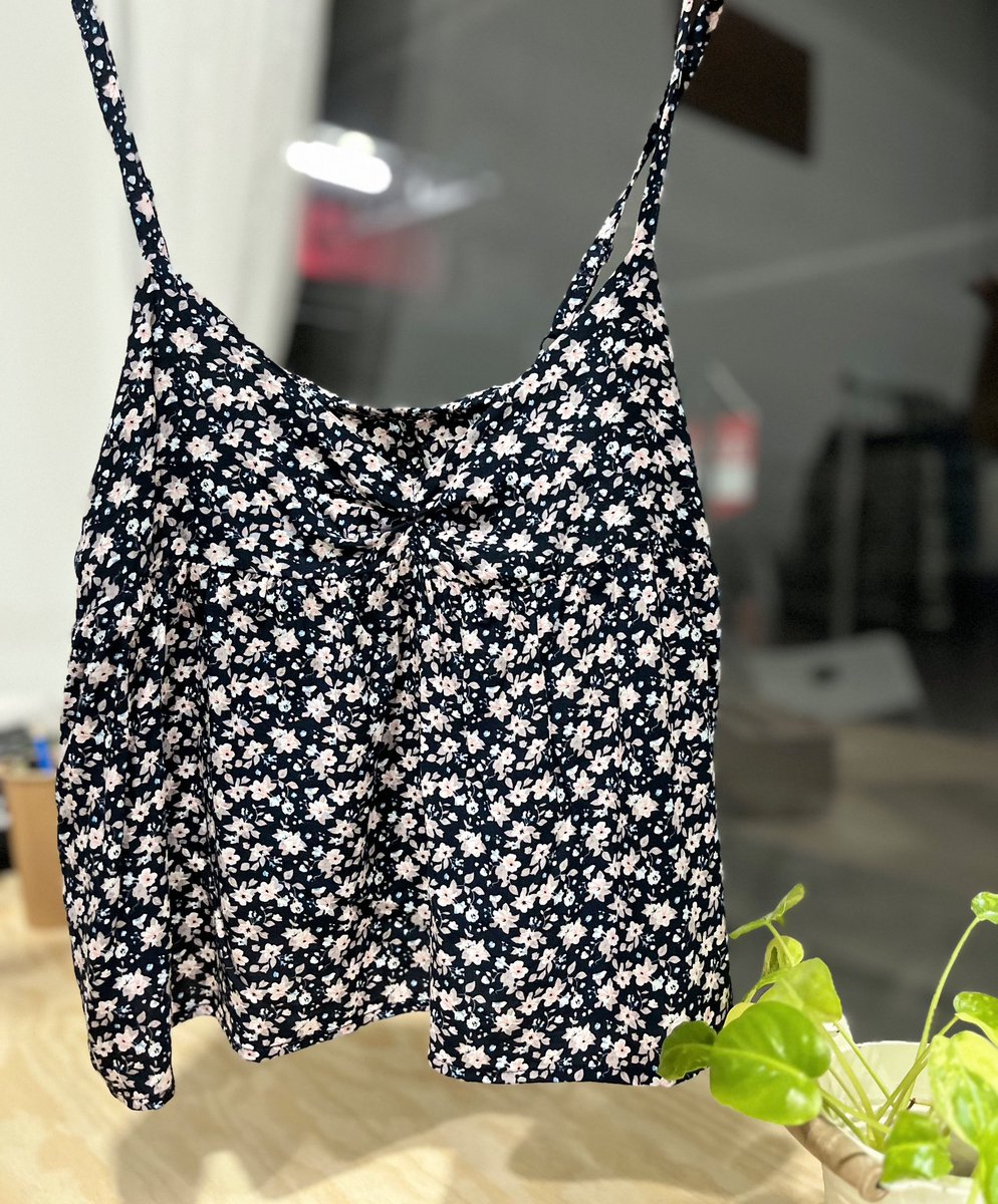 usebycherryyy's tweet photo. 🌷50.สายเดี่ยวสีดำ ลายดอก
✿ Size : อก 34 ยาว10
🔖Price : 40฿

 #เสื้อผ้ามือสอง #ส่งต่อเสื้อผ้า #เสื้อผ้ามือสองสภาพดี #เสื้อผ้ามือสองราคาถูก #เสื้อผ้าเกาหลี #เสื้อสายเดี่ยว #สายเดี่ยว #เสื้อครอป #โล๊ะตู้ #โล๊ะตู้เสื้อผ้า #โล๊ะ #โล๊ะตู้เสื้อผ้ามือสอง https://t.co/52Qd5UDBJg