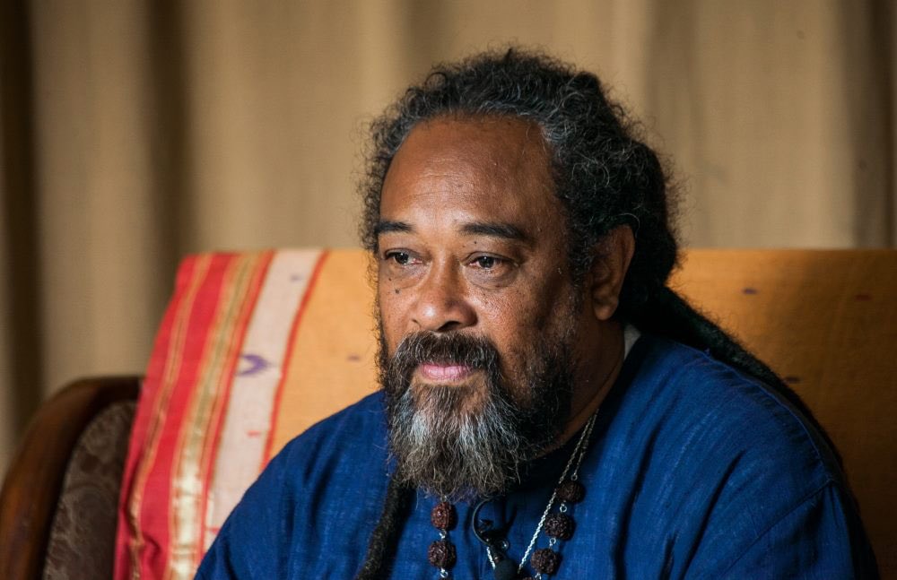 NUKUU YA LEO: “Usitarajie chochote kutoka kwa mtu yeyote. Hakuna uhuru mkubwa maishani kama kujihudumia na kujali maisha yako bila kumtegemea mtu.” - Mooji