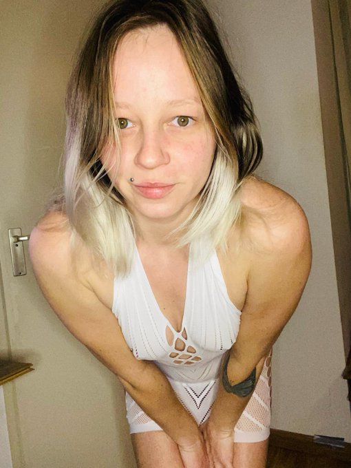 Goeiemorgen schatje ben jij ook zo lekker geil 🥵❤️   https://t.co/0PPBNz2pnH  https://t.co/3WH55cUZYV  https://t