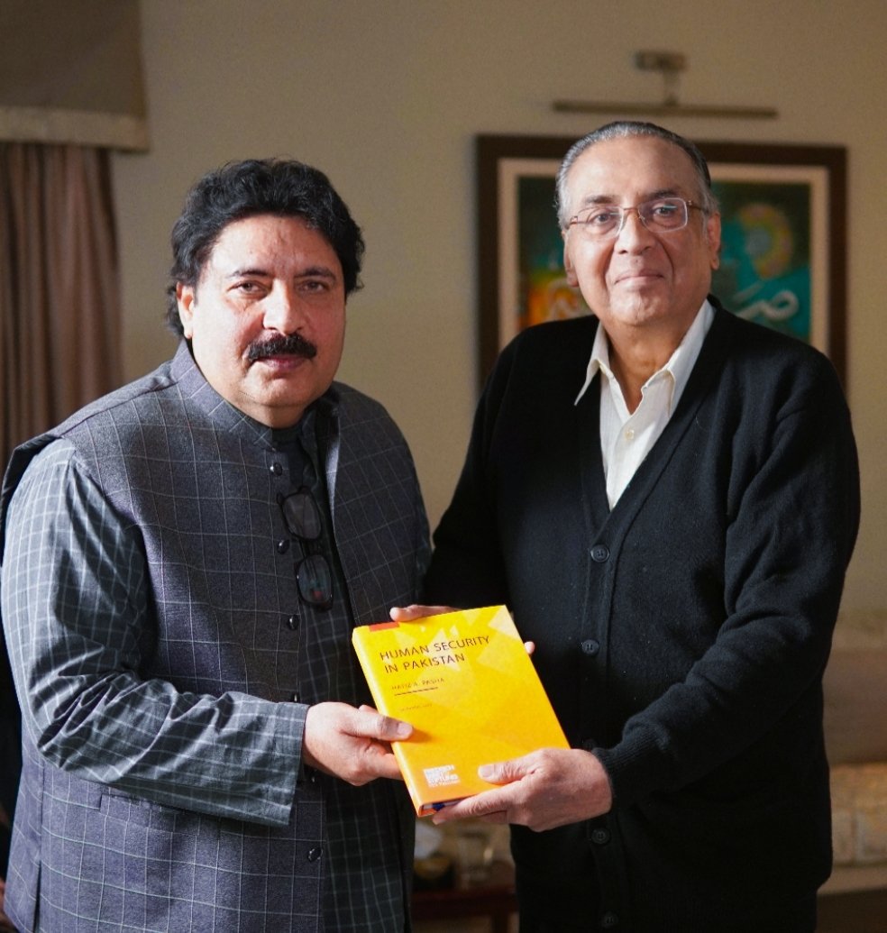 AminIOfficial's tweet photo. A book is the only thing that gives you information as well as wisdom. Human Security in Pakistan is not just a book but the path that Mahbub-ul-Haq probably saw, but the creator of its roadmap is Dr. Hafeez Pasha. 
#drhafizapasha https://t.co/cFznEU0nNI
