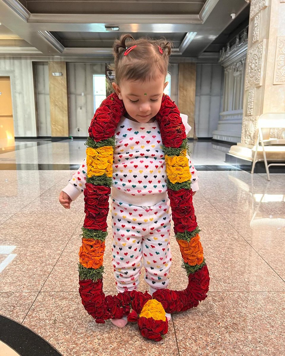 Calcutta_Times's tweet photo. Priyanka Chopra and Nick Jonas celebrated their daughter Malti Marie's second birthday. Take a look at the adorable pictures 😍
#priyankachopra #nickjonas #maltimarie #secondbirthday #bollywood #birthdaygirl
@nickjonas @priyankachopra https://t.co/exQWOGmIUj