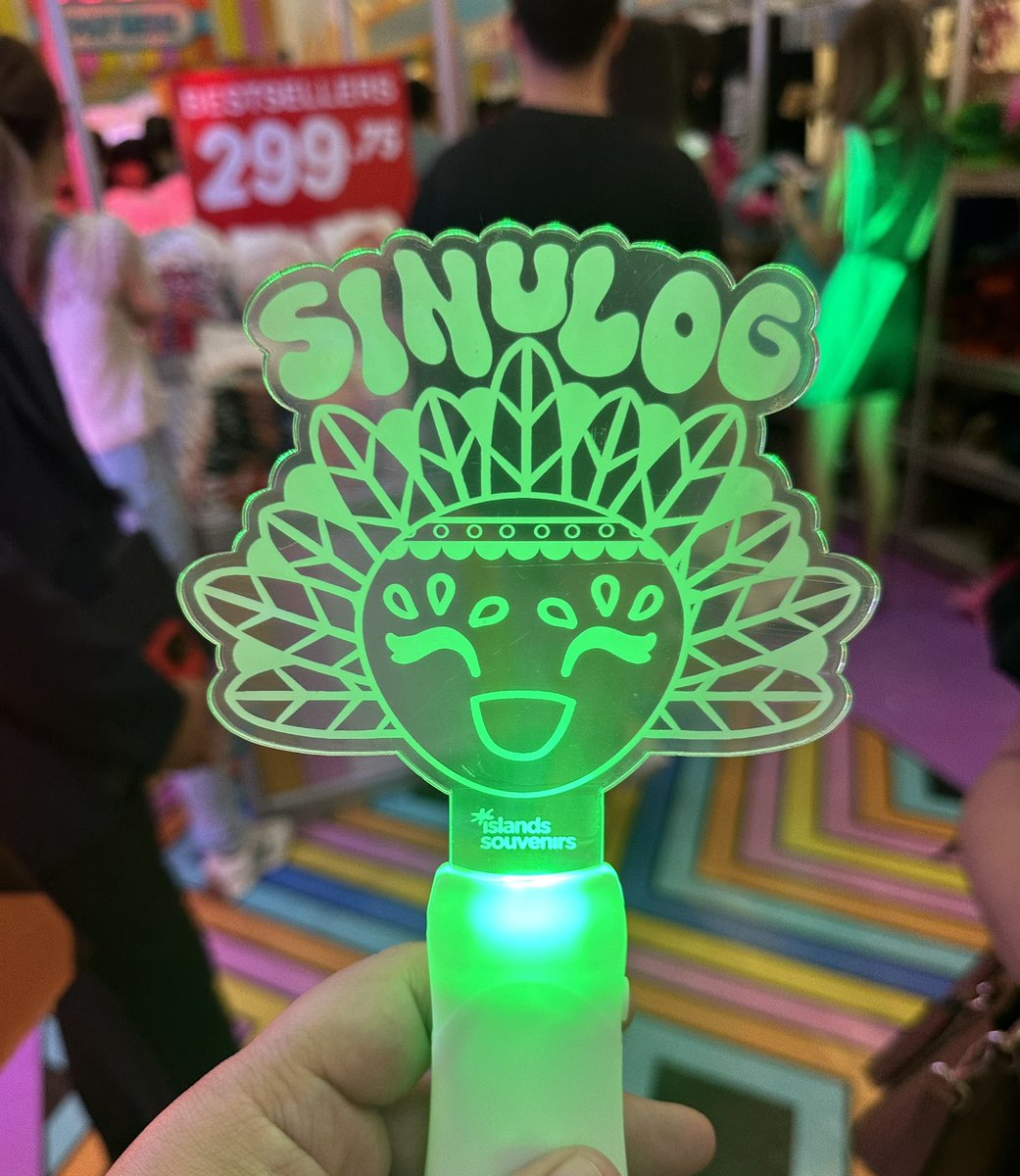 mindanaoan's tweet photo. #Sinulog light sticks! Get yours at @TheIslandsWay’s #CutAndStyle studios (there’s one near Oh! Georg @AyalaCenterCebu
#cebu #sinulog2024 #cebuano #lightsticks #cebucity https://t.co/vzCe9q0GwA