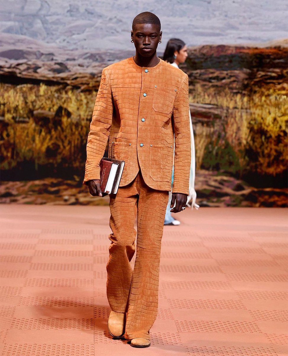 Protrending's tweet image. Which Pro will be the first to walk down the tunnel in #Pharrell’s FW24 #LouisVuitton collection? See anything you like?! #protrending #stylelikeapro
(📸 @louisvuitton)