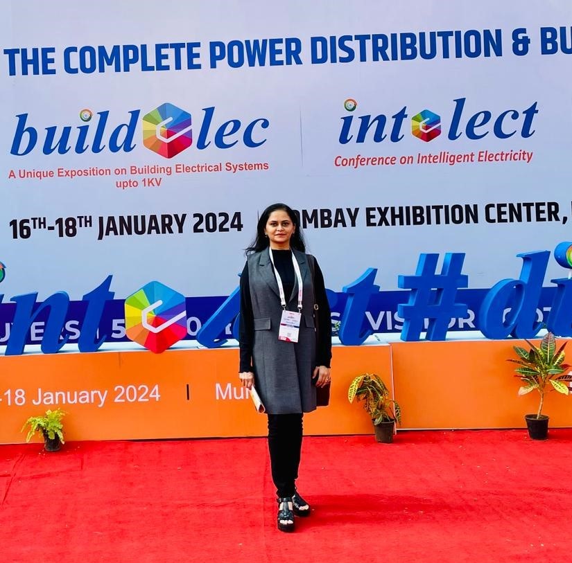 Quebec_India's tweet image. Our Trade Commissioner Ms. Rupali Save visited #Distribuelec trade show in Mumbai to support #québec companies expand their business in India. Those present are @ruggedmon, @PositronAccess, @SBBstructures &amp;amp; @vizimax.
She also met Mr. Bhavesh Makwana, MD-Madhav Engineers Pvt Ltd.