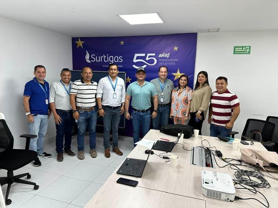 a_decorozal's tweet photo. En mesa de trabajo con la empresa Surtigas S.A. revisamos los compromisos por parte de la administración municipal frente a la obra de gasificación del corregimiento de Las llanadas. Agradecemos a la gobernación por su aporte e inversión en la ejecución de este proyecto. https://t.co/FPnK2WzVA6