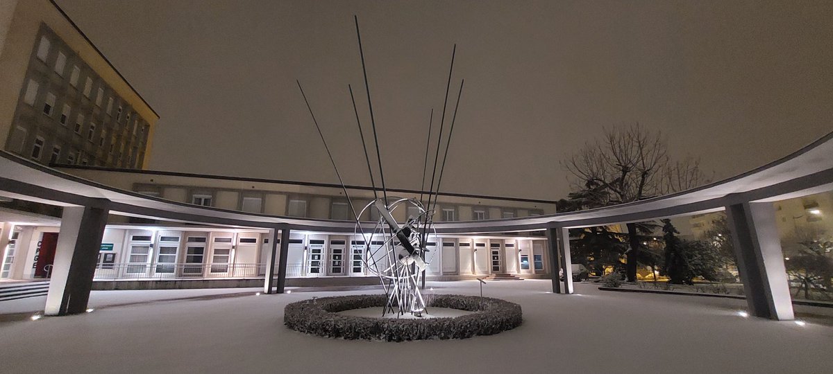 Il est 6h. Le <a href="/LyceeClemReims/">Lycee_Clem_Reims</a> se réveille sous la neige.