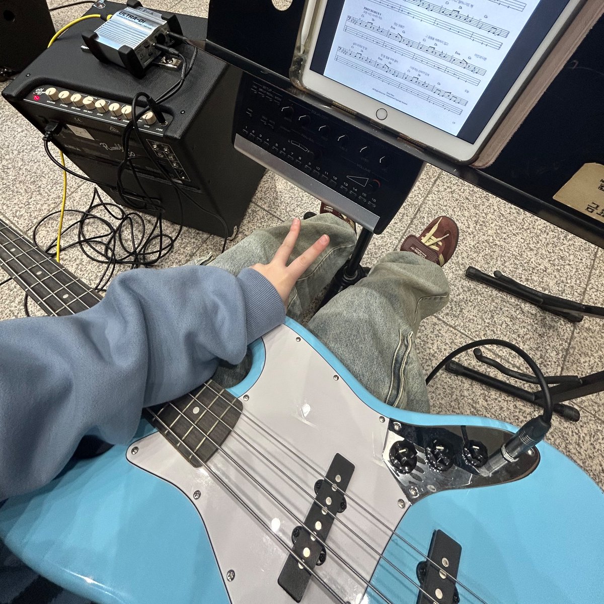 기어코 일렉까지 손을 뻗음
🎸💥