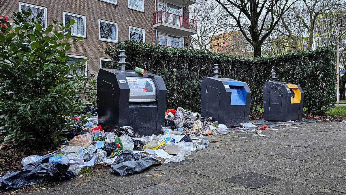 Utrecht kampt met groeiende bergen afval: ’Een enorm frustratiepunt’
telegraaf.nl/nieuws/4465498…
Wethouder Susanne Schilderman steekt handen uit de mouwen tegen overlast
Nu in de #Telegraaf #Premium 
📸 Menno Bausch