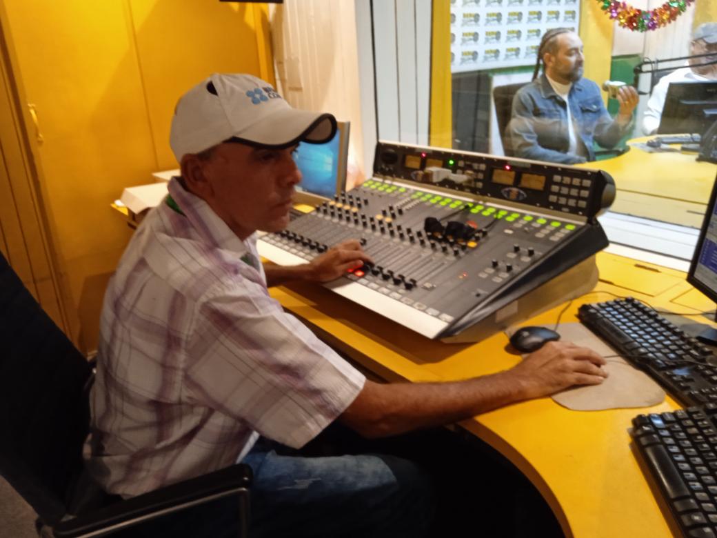 rauldejesusvm's tweet photo. El Exitazo está cumpliendo 30 años!!!... RadioTaíno de fiesta!!!...importantes músicos del pentagrama sonoro en la Isla comparten en  La FM de Cuba de 5 a 7. https://t.co/6kZydQKVWr