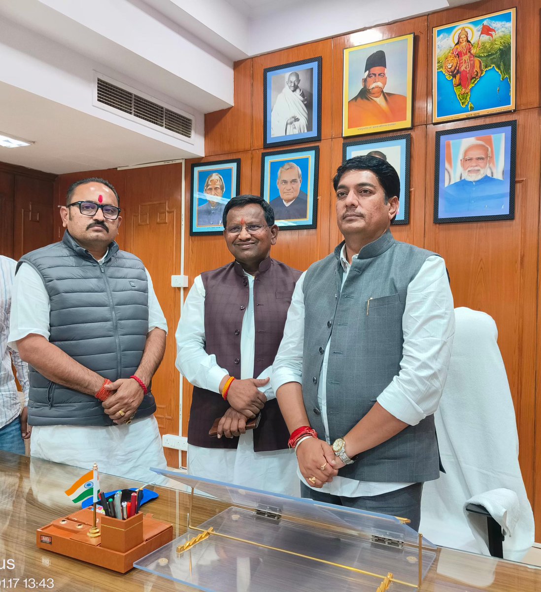 bsbamarla's tweet photo. आज जयपुर में सामाजिक न्याय एवं अधिकारिता विभाग मंत्री आदरणीय अविनाश गहलोत से मुलाकात कर बधाई व शुभकामनाएं दी ।💐🙏🏻

#AyodhaDham #AyodhaRamMandir #BJP4IND #bjprajasthan https://t.co/jMYrkY8Lik