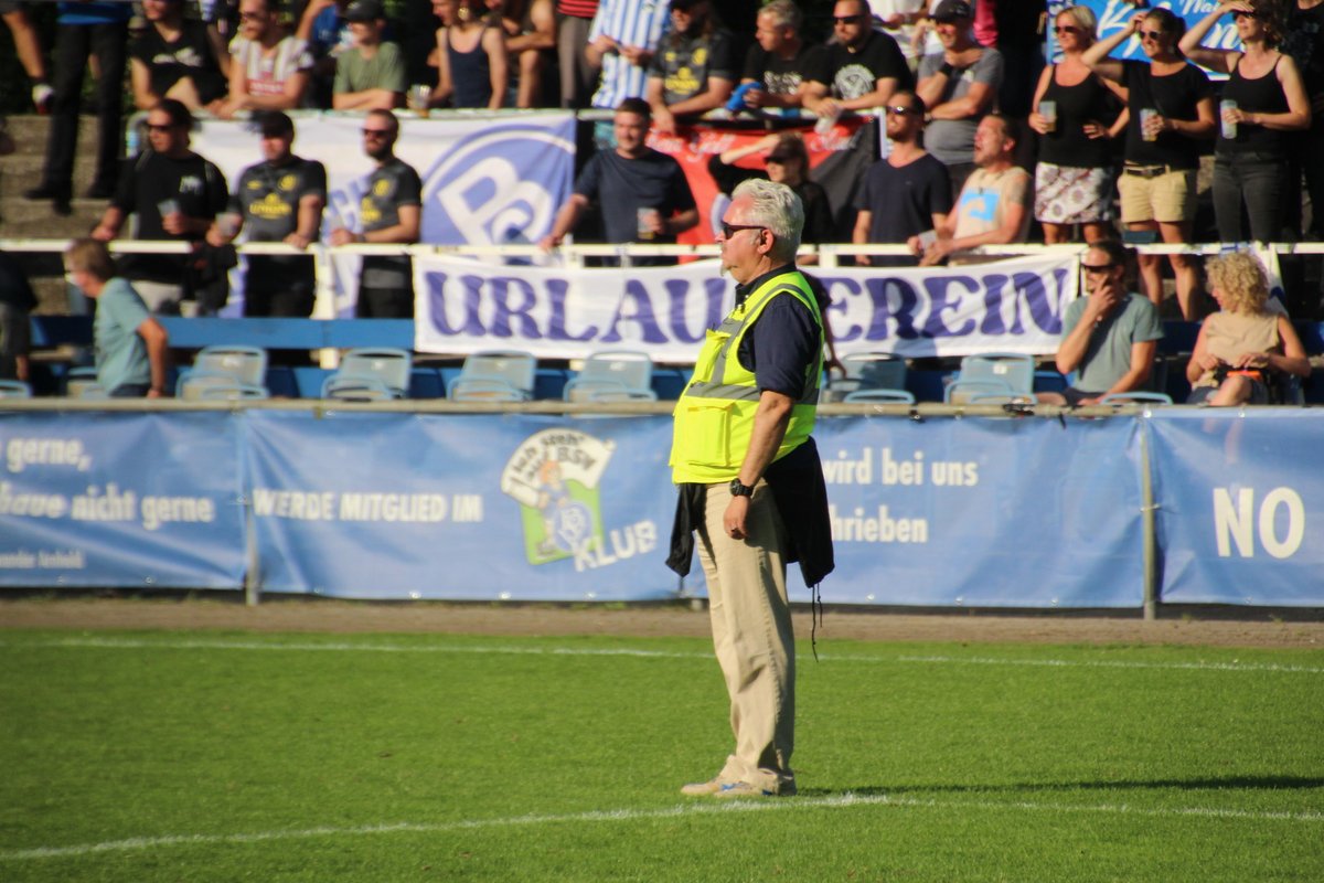 🎉 Happy Birthday Thomas 🎉

Runder Ball, runder Geburtstag, runde Sache ⚽️🎂

Wir gratulieren unserem Sicherheitsbeauftragten Thomas Kerfin herzlich zum 60. Geburtstag 🥳

Auf dich, lieber Thomas 🍻

📷 Jörn Falldorf

#happybirthday