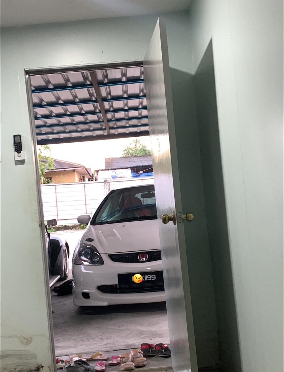 TweetIslamik's tweet image. UJUB TANPA KITA SEDAR

UJUB ialah perasaan kagum atas diri sendiri. Merasa diri hebat. Bangga diri. Terpesona dengan kehebatan diri. 

UJUB lain, RIAK lain.

Kadangkala riak dapat dielak. Tapi ujub masih ada.