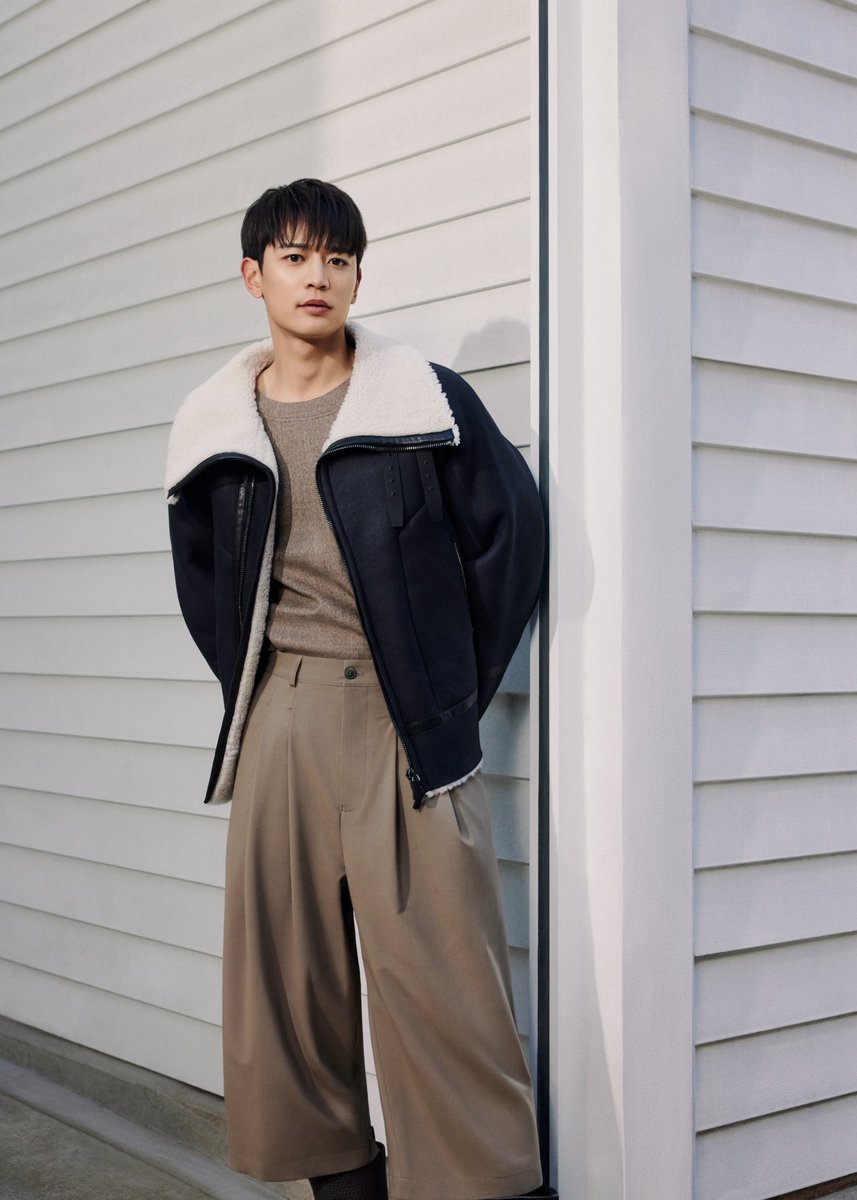 SHINee's tweet photo. MINHO with Emporio Armani📸.

#MINHO #민호 
#SHINee #샤이니
#엠포리오아르마니 #emporioarmani https://t.co/9ouZLZZvKG