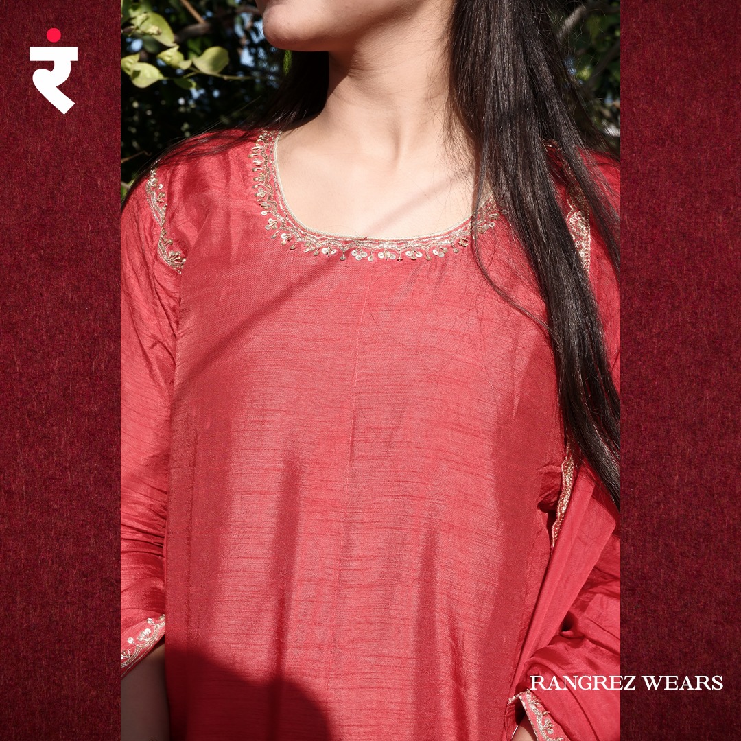 RangrezWears's tweet photo. 𝐂𝐎𝐋𝐎𝐑𝐒 𝐎𝐅 𝐓𝐑𝐀𝐃𝐈𝐓𝐈𝐎𝐍

"Elevate your style with the timeless elegance of Dola silk!  Adorned with exquisite hand embroidery and paired with a stunning organza dupatta, our Rangrez Wears kurta set is a masterpiece in every thread. 

#RangrezWears #EthnicElegance https://t.co/jMMD6E1yTx