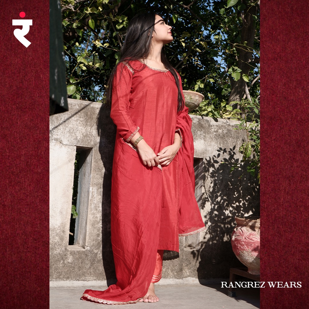 RangrezWears's tweet photo. 𝐂𝐎𝐋𝐎𝐑𝐒 𝐎𝐅 𝐓𝐑𝐀𝐃𝐈𝐓𝐈𝐎𝐍

"Elevate your style with the timeless elegance of Dola silk!  Adorned with exquisite hand embroidery and paired with a stunning organza dupatta, our Rangrez Wears kurta set is a masterpiece in every thread. 

#RangrezWears #EthnicElegance https://t.co/jMMD6E1yTx