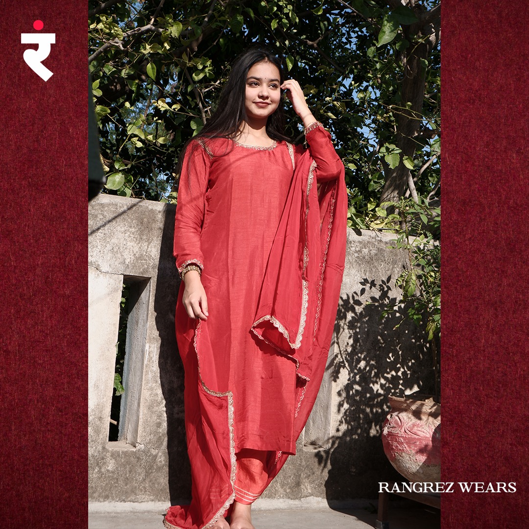 RangrezWears's tweet photo. 𝐂𝐎𝐋𝐎𝐑𝐒 𝐎𝐅 𝐓𝐑𝐀𝐃𝐈𝐓𝐈𝐎𝐍

"Elevate your style with the timeless elegance of Dola silk!  Adorned with exquisite hand embroidery and paired with a stunning organza dupatta, our Rangrez Wears kurta set is a masterpiece in every thread. 

#RangrezWears #EthnicElegance https://t.co/jMMD6E1yTx