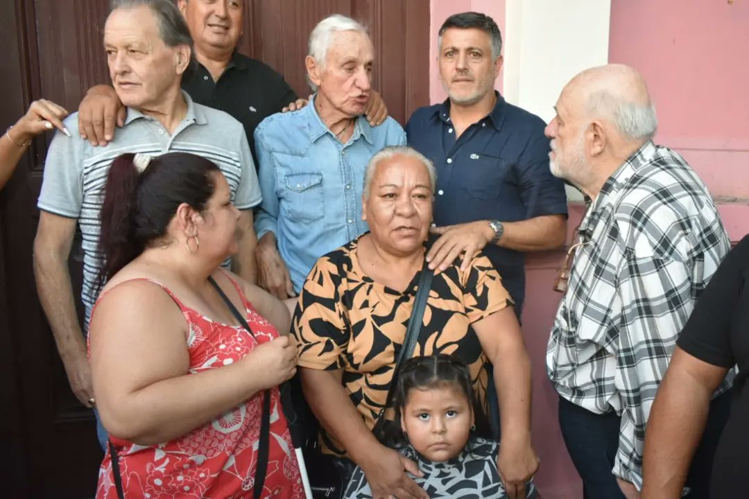 AndresFTorres12's tweet photo. Hoy en vísperas del Homenaje a la Memoria del 
Doctor Arturo Umberto Illia 
Compartimos una tarde con su Hijo 
el Dr. Leandro Illia quién les recordó a los Radicales que la U.C.R. es Ética, Honestidad y Compromiso con los que Menos Tienen!!! https://t.co/eXnW3HVe3a