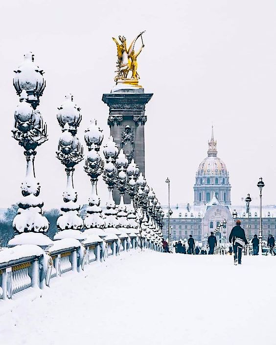 Paris sous la neige…
.
#pontalexandreiii #alexandreIII #pontdeparis #neige #ville #esplanade #esplanadedesinvalides #domedesinvalides #modernart #art #serieneige #hiver #yoyomaeght #Maeght