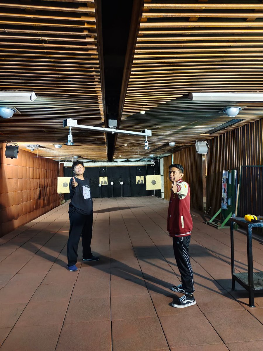 Selesai latihan menembak