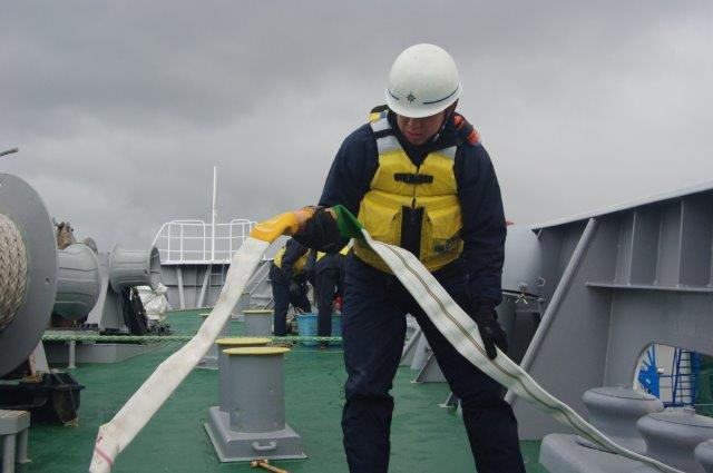 巡視船とさ は、現地支援から高知に戻りました。 雨ニモマケズ、雪
