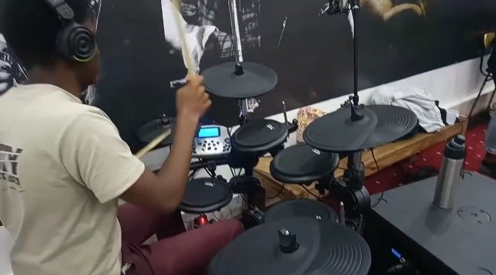 BigAfrique's tweet photo. No drums 🥁. No life.
Know drums 🥁. Know life.

Enroll for drumming lessons at Big Afrique Studios. For rates and inquiries Call 0746520010

#drums #drumlife #drumminglessons #bigafriquestudios #musicacademy #rupazfunnfitnesscentre #rupasmall #Eldoret https://t.co/5rkoOaRNKC