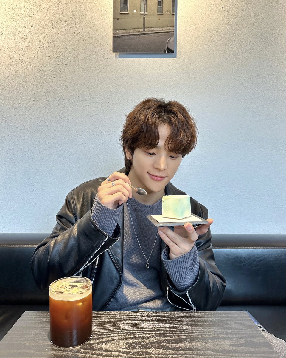 woooojinn's tweet photo. [#우진] yum😋 https://t.co/XoiNcST9xs