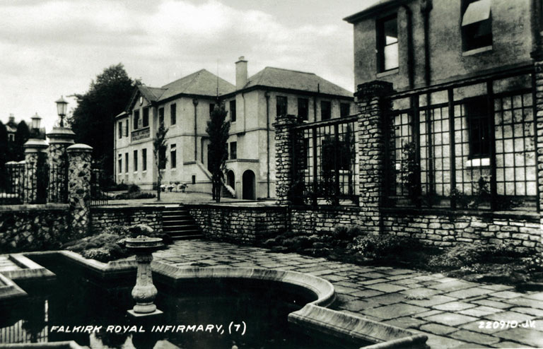 #ArchiveBeginnings at Falkirk & District Royal Infirmary pictured #OTD 1932 the opening ceremony with Prince George. The hospital was built on Gartcows estate for £100,000 raised by public subscription - replacing the older Thornhill Rd 🏥 @FalkirkCultural ow.ly/ehzW50QkiJE