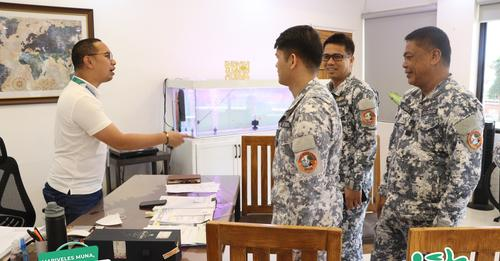 1Bataan's tweet photo. Coast Guard Bataan Commander Jonathan Serote said Irzolex Incorporated has been contracted by HF Marine Pte. Ltd. to salvage its dredging vessel MV Hong Hai 189 that sunk near the coastal area of Barangay Sisiman, Mariveles on April 28, 2023. 
#PhilippineCoastGuard #1bataan https://t.co/nVrHcloEMD