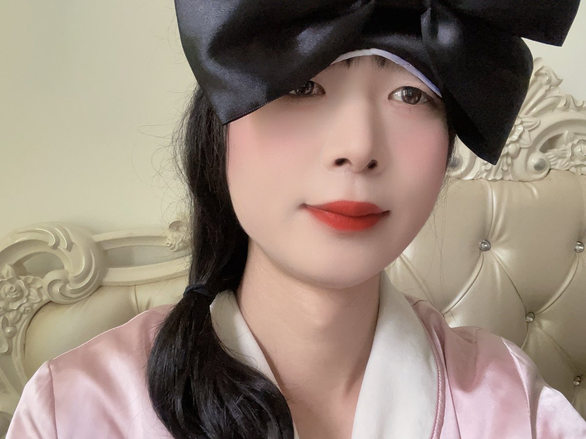 x2b43's tweet photo. 好想带着眼罩被草呀 https://t.co/abCZvuj1JW