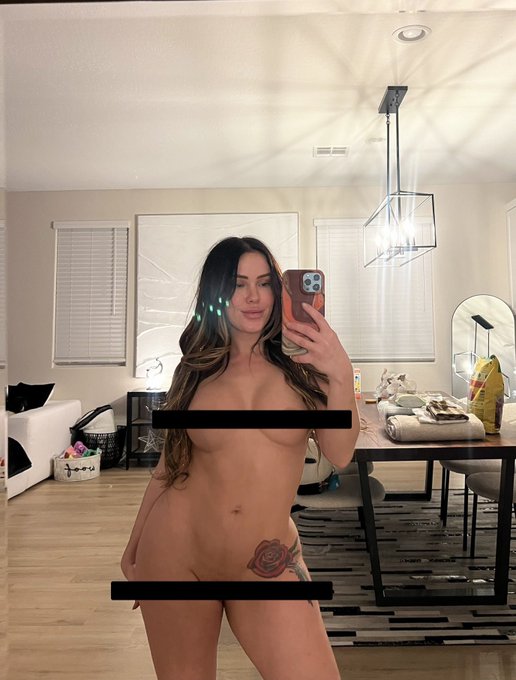 Took this and then immediately scarfed down a bag of chips .   Uncover me on my Ohheff ➡️ https://t.co/k7dppB45Jh<a href="/tag/meganmonday"class="tags"><span>#meganmonday</span></a>