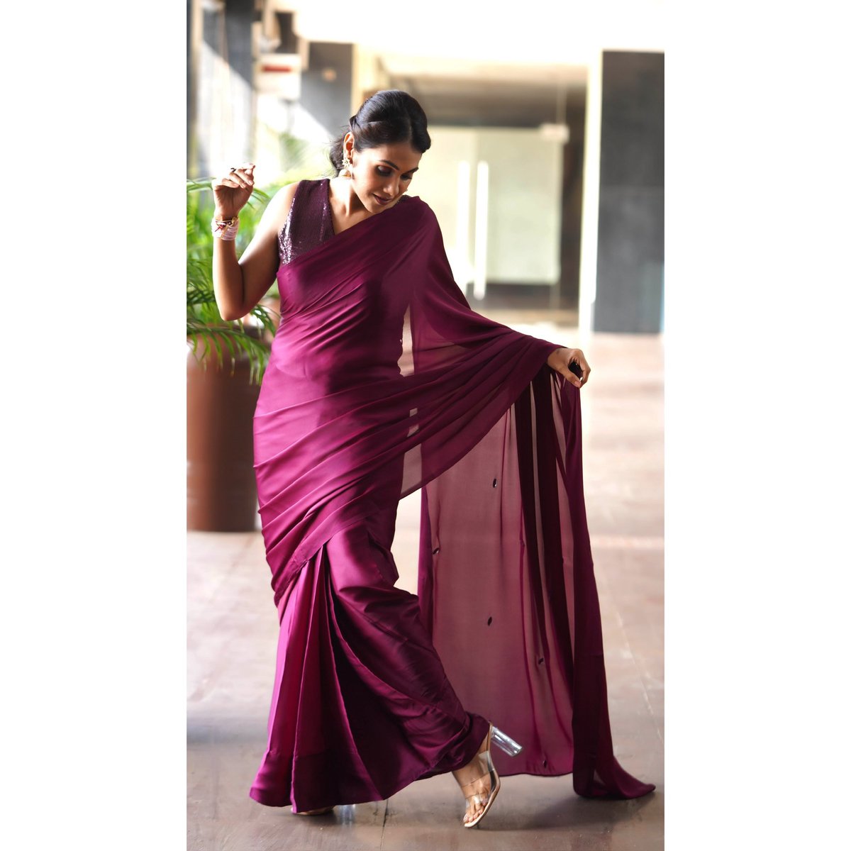 Elegance in every drape, sipping style with a touch of grace. 🍹✨ #SareeStyle #CocktailSaree #Swtantra #Hetalyadav 

Outfit by: @swtantraofficial 
Photography by: <a href="/prashant/">Prash</a>.photography 
Hairstyle by: <a href="/siddhi/">Sid Lizcano</a>.sawant.716