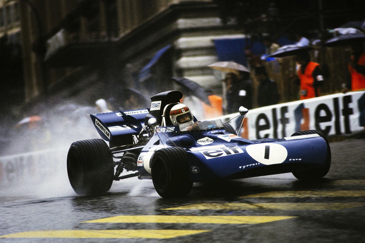 1972 Mónaco. Jackie Stewart🏴󠁧󠁢󠁳󠁣󠁴󠁿, Tyrrell 004. #AnorakFact: Stewart was suffuring from a stomach ulcer during the race. He finished fourth in extreme wet conditions.  

(📸Rainer Schlegelmilch)  #F1