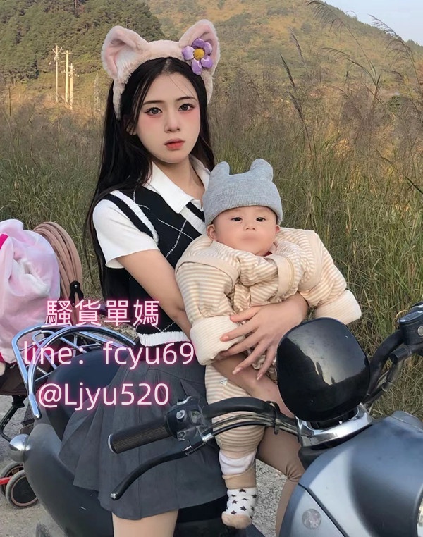 我的粉絲滿4萬啦  🥳 我露臉啦
感恩有你們一直以來的喜歡和追蹤喲~ 
接下來的更新會更加精彩 ! ! !  
抽五個人無套內射調教😛
兩個人打野戰 車上 野外打炮録影都可以 
或者有別的想法的可以評論  滿足你們呀~
#轉推無套內射   #轉推抽粉絲禮炮  #奶水媽媽 https://t.co/8uZcn0Epan