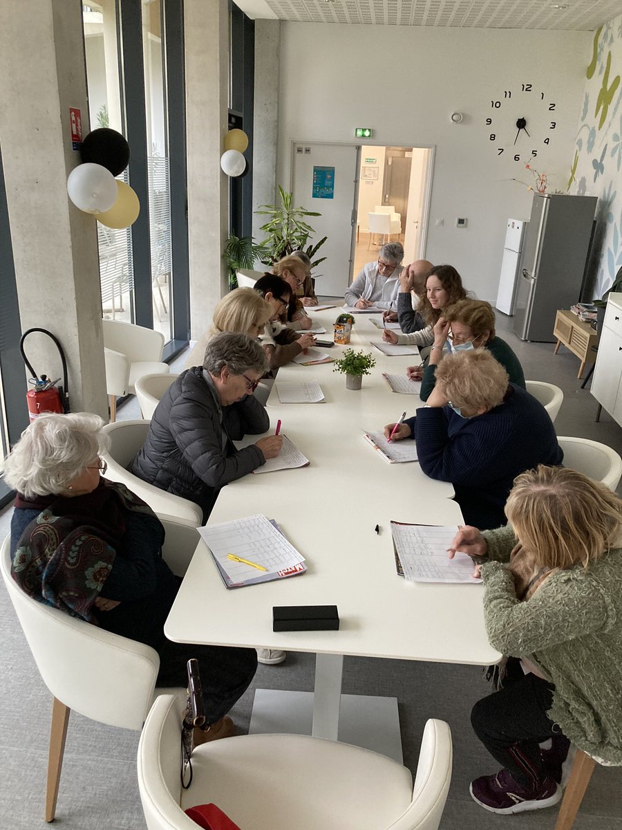 Un p’tit bac, sinon rien !! Travaillons nos méninges avec Agnès, une bonne émulation pour les Résidents des Sénioriales de Pessac !! Ils adorent !!! Et toujours dans la bonne humeur !! #SeniorialesPessac #bienvivre #bienvieillir #Senior #Pessac