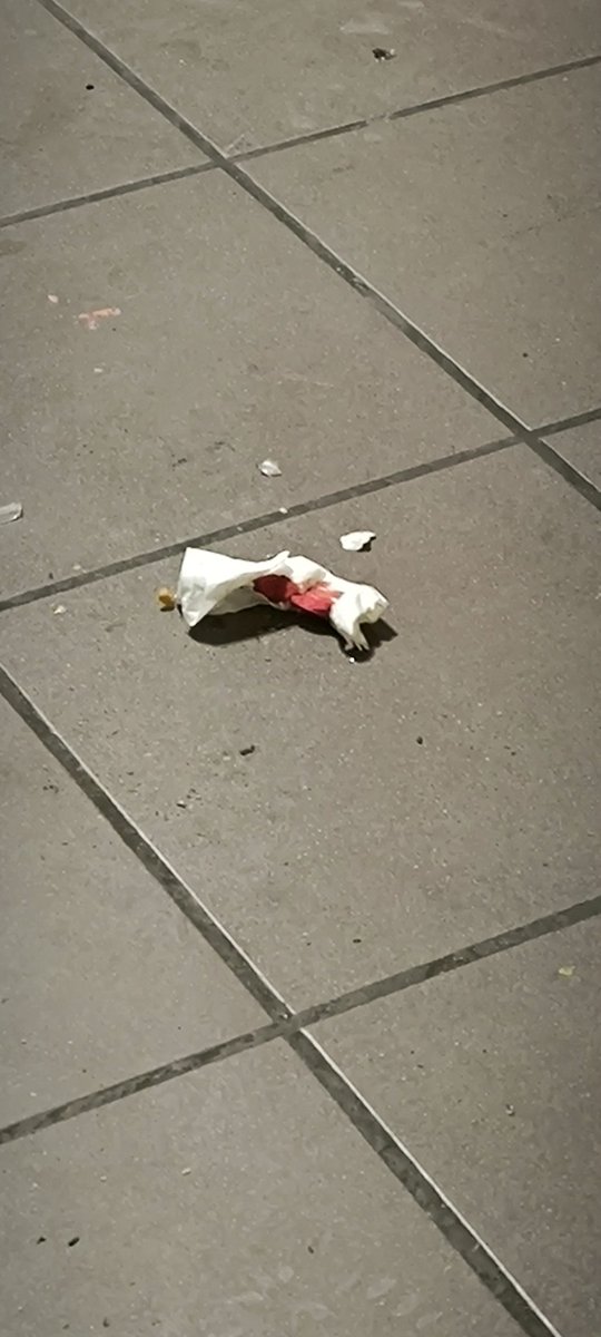serial_shooter's tweet photo. @ilevia_metro 

On en parle des résidus toxiques laissés par les toxicomanes qui viennent consommer dans la station mairie de Lille ? Il faut qu'un enfant se pique avec une seringue pour que vous vous inquiétiez ? Les prix augmentent mais pas la sécurité https://t.co/VblAriG83b