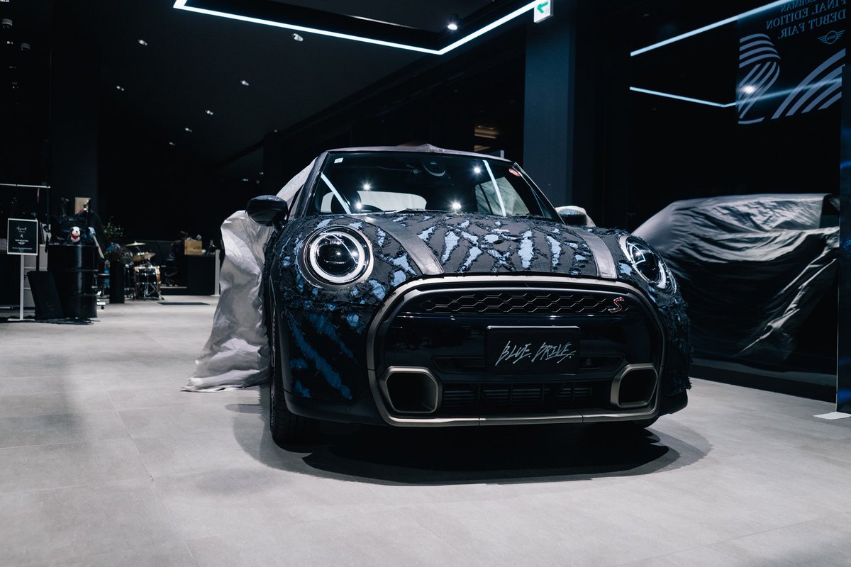 FAGASSENT's tweet photo. BLUE DRIVE🏎👖🔥
MINI岡山様で展示中です🦅⚡️
#MINI岡山
#MINI
#fagassent
#ファガッセン
#bluedrive https://t.co/HbIzHETd8B