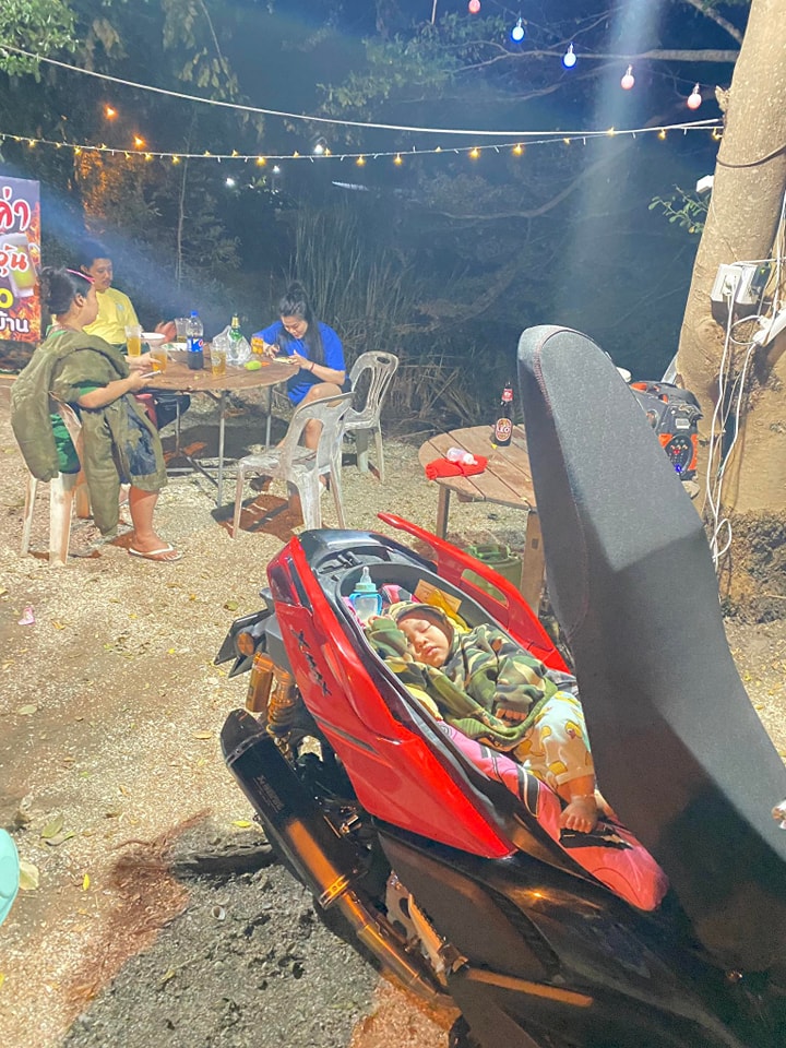 twtmoto's tweet photo. pakai yamaha xmax  ni untung tang storage bawah seat. https://t.co/eZTcdudlbp