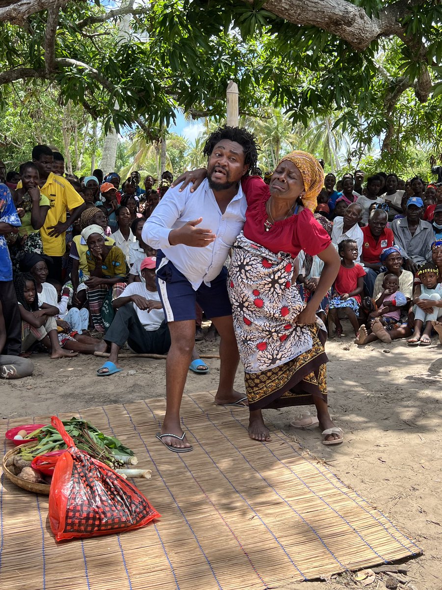 guy_taylor's tweet photo. Wow! Incredible community theatre in Maquival, Zambezia. Hundreds of faces enthralled by the performance, which conveys crucial messages around breastfeeding, the importance of antenatal care and maternal nutrition. https://t.co/xLZ9qx35Md