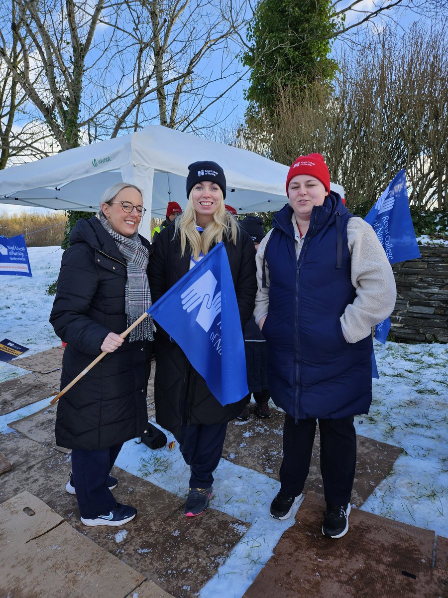 A cold morning on Picket line Causeway Hospital 
<a href="/RCNNI_NorthernB/">RCN NI Northern Branch 💙</a>