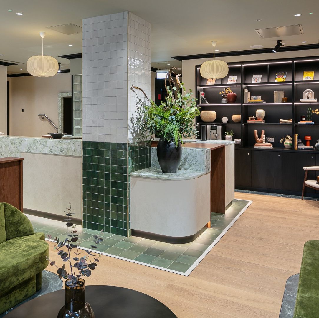 POV: Clarence House made you realise that all work places need marble and color coordination ✨️💚⁠
If this work space doesn't make you want to level up then I am not sure what will! ⁠
⁠
#officedesign #setupinspiration #worklifebalance #workplacedesign #officestylefashion