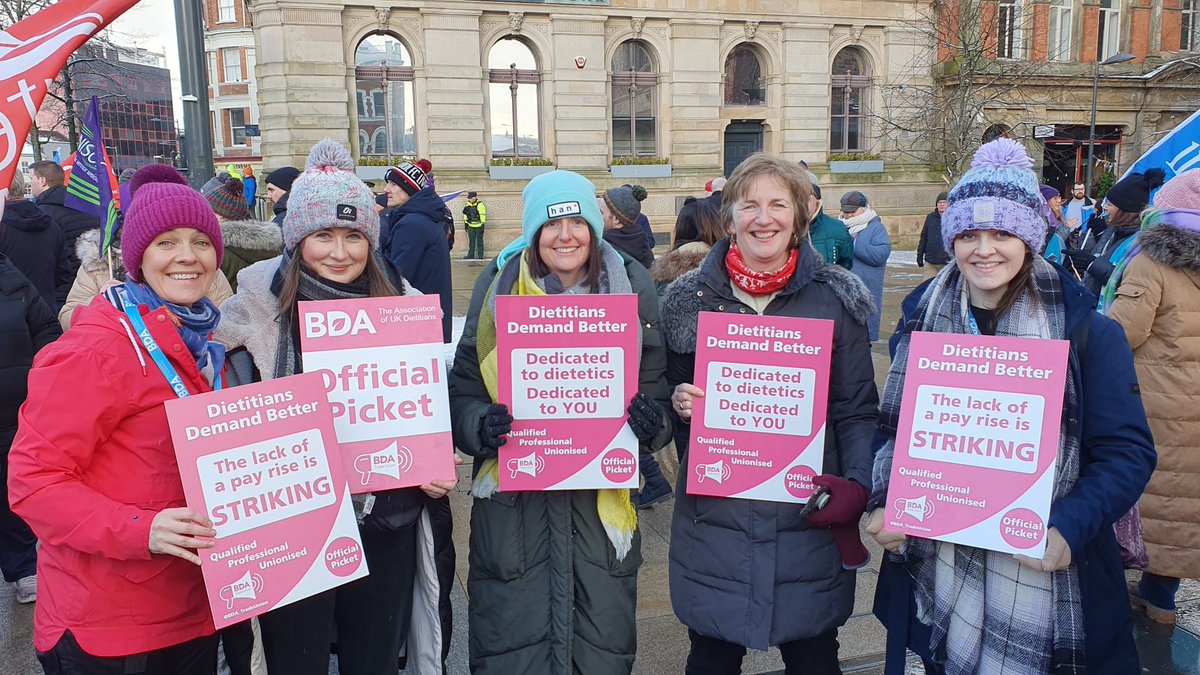 WHSCT Dietitians braving the snow and cold #FairPay <a href="/BDA_Dietitians/">British Dietetic Association</a> <a href="/BDA_TradeUnion/">BDA Trade Union</a> <a href="/BDANIreland/">BDA Northern Ireland</a>
